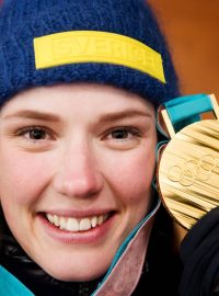 Švédská biatlonistka Hanna Öbergová se zlatou medailí.