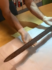 Vikingský meč nalezený v norských horách