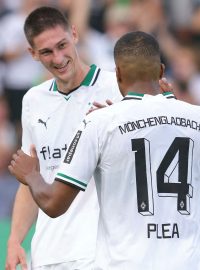 Tomáš Čvančara z Mönchengladbachu slaví svůj gól v prvním kole německého poháru