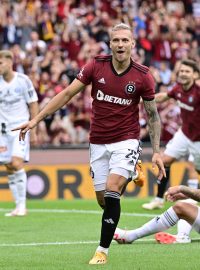 Fotbalista Sparty Lukáš Haraslín slaví svůj první gól do sítě Olomouce