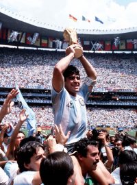 Maradona slaví zlato na mistrovství světa.