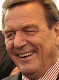 Gerhard Schröder na archivním snímku z roku 2008.