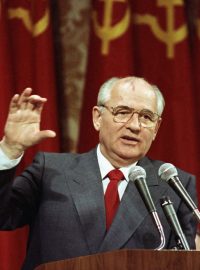 Michail Gorbačov při projevu v San Franciscu v roce 1990. Ve stejném roce získal Nobelovu cenu míru a stal se prvním prezidentem Sovětského svazu.