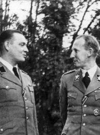 Reinhard Heydrich a Karl Hermann Frank, září 1941