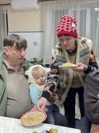 Obyvatelé dobrovolnického centra v Pokrovsku