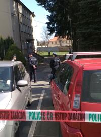 Policisté na místě incidentu v Domažlicích.
