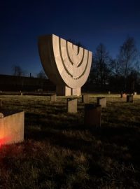 Průvod Terezínem na památku za oběti holokaustu