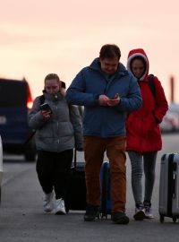 Lidé prchající z Ukrajiny přes polské hranice