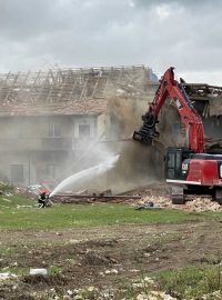 Demolice obecního bytového domu v Lužici