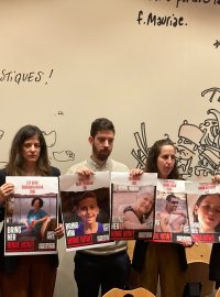 Zástupci francouzsko-izraelských rodin prosili v Paříži o pomoc při záchraně rukojmích