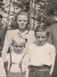 Kollerovi jako „německá rodina“ přišli v roce 1946 na základě Benešových dekretů o hospodářství