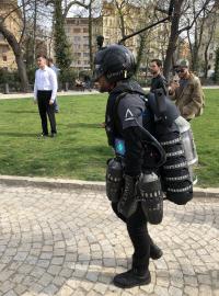 Richard Browning se 2. dubna na SingularityU summitu proletěl ve svém obleku Iron Mana nad Vltavou.
