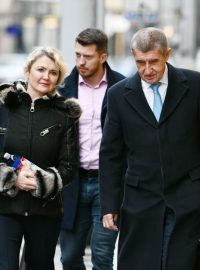 Andrej Babiš a Jana Nagyová přicházejí k soudu