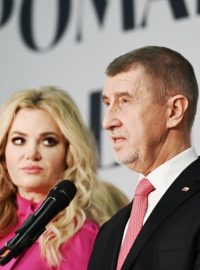 Andrej Babiš s manželkou Monikou ve volebním štábu