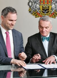 Spolu, Piráti a STAN podepsali v Praze koaliční smlouvu