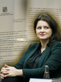 Ministryně Jana Maláčová (ČSSD) dostala od premiéra kvůli IT systémům už deset kritických dopisů