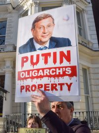Protest proti Vladimiru Jevtušenkovovi v Londýně, 19. března 2022