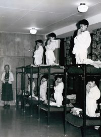 Dobová fotografie z jedné z rezidenčních škol v Kanadě