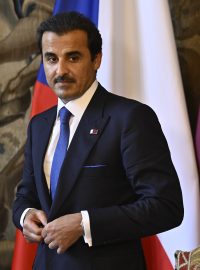 Katarský emír Tamim bin Hamad Sání odletěl ve středu večer z Česka. V Praze se setkal s Milošem Zemanem, jeho účast na summitu Evropské unie však Brusel neschválil