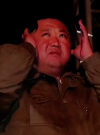 Severokorejský vůdce Kim Čong-un byl viděn, jak se účastní vojenského cvičení s taktickými jadernými zbraněmi mezi 25. zářím a 9. říjnem