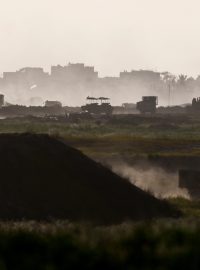 Konvoj v Gaze uprostřed probíhajícího konfliktu, pohled z izraelské hranice s Gazou na jihu Izraele