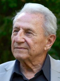 Ve věku 93 let zemřel v úterý 28. července po dlouhé nemoci významný plastický chirurg Ladislav Bařinka.