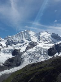 Švýcarský ledovec Morteratsch, který pomalu taje.