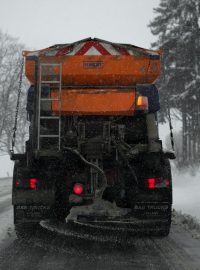 ledovka na silnici (ilustrační foto)