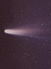 Snímek Halleyovy komety pořízení 8. března 1986 na Velikonočním ostrově