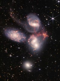 Stephanův kvintet je skupina pěti galaxií, které se na obloze objevují blízko sebe.