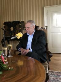 Miloš Zeman při rozhovoru na rozhlasové stanici Frekvence 1 v dubnu 2018.