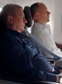 Mynář během letu do Kataru, kde seděl na sedadle 3F