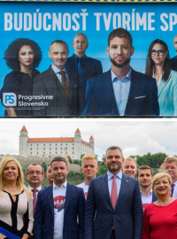 Ľuboš Blaha, billboard Progresivního Slovenska, Milan Mazurek a zakládající členové strany Hlas