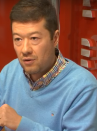 Tomio Okamura v předvolebním vysílání Radiožurnálu.