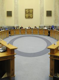 Zástupci vlády, odborů a zaměstnavatelů se sešli 18. září v Praze na zasedání tripartity.