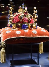 Korunovační klenoty: Svatováclavská koruna, královské žezlo a královské jablko