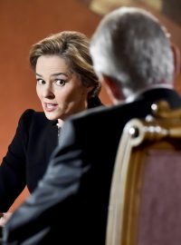 Moderátorka Světlana Witowská při debatě v Rudolfinu