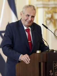 Prezident Miloš Zeman přednáší projev na oslavách 70 let od vzniku Izraele na Pražském hradě.