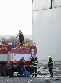 Požár haly s linkou na drcení odpadu firmy Celio, 19. září 2018 v Litvínově na Mostecku. Předběžná škoda se odhaduje na 100 milionů korun.