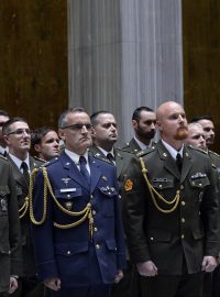 Ceremoniál byl spojen s předáním medailí Za službu v zahraničí, Záslužných křížů ministra obrany ČR a Čestných odznaků AČR Za zásluhy.