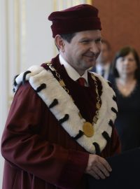 Prezident Zeman jmenoval rektorem Masarykovy univerzity Martina Bareše.