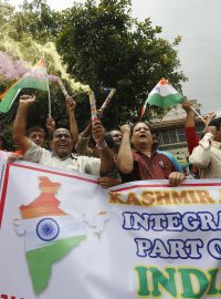 Indická vláda v pondělí oznámila, že se rozhodla zrušit zvláštní autonomní status severoindického státu Džammú a Kašmír.