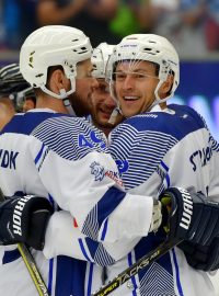Radost hokejistů Plzně z gólu vstřeleného do branky finské Hämeenlinny v Lize mistrů