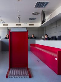 Krajský soud v Olomouci projednával případ bývalé přerovské soudní exekutorky Jitky Studené obžalované ze zpronevěry finančních prostředků. Proces se koná v její nepřítomnosti