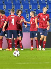 Čeští fotbalisté se radují z branky Vladimíra Daridy