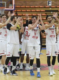 Basketbalisté Nymburka slaví výhru nad francouzským Dijonem v Lize mistrů