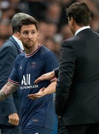 Lionel Messi nechce podat ruku trenérovi Mauriciu Pochettinovi