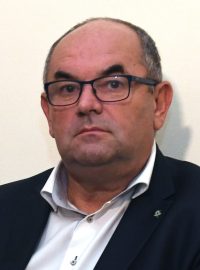 Expředseda Fotbalové asociace ČR Miroslav Pelta čeká 13. října na chodbě pražského městského soudu