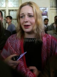 Češka Tereza Hlůšková, která si v Pákistánu odpykávala trest za pašování drog, byla zproštěna obžaloby