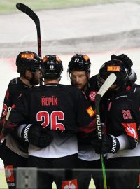 Hokejisté Sparty slaví výhru a postup do čtvrtfinále Ligy mistrů